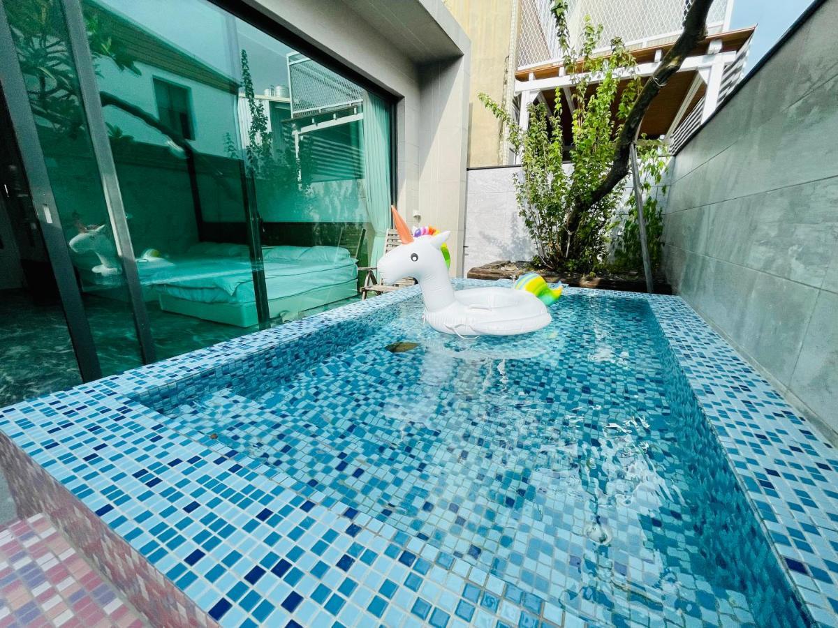 Fun Holiday Family Hostel Тайнань Экстерьер фото