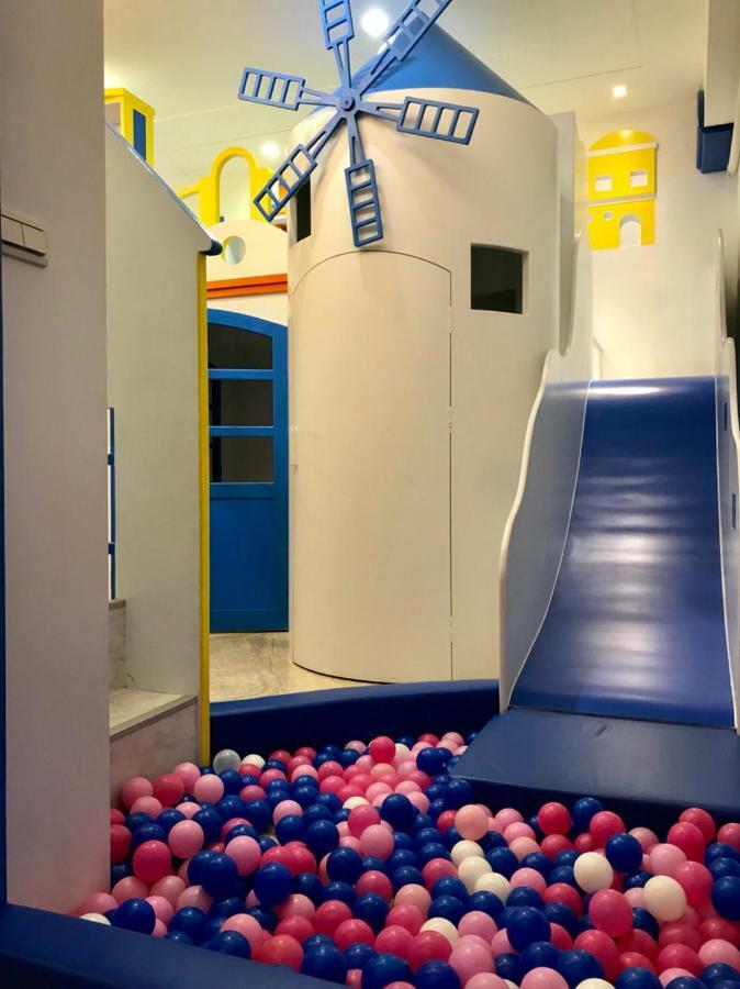 Fun Holiday Family Hostel Тайнань Экстерьер фото